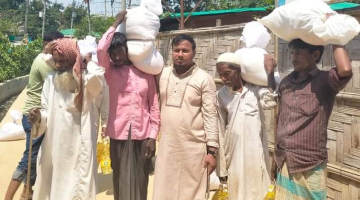 ঘুমধুমের হতদরিদ্র দুইশ পরিবারকে খাদ্যসামগ্রী বিতরণ করেন শাহ নেওয়াজ