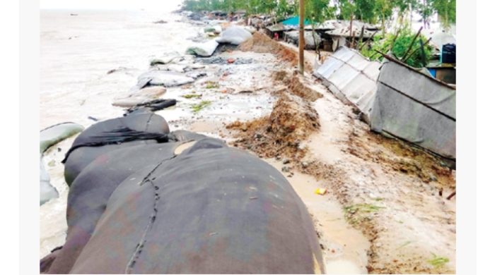 ১২ গ্রামের মানুষ এখনও ঝুঁকিতে