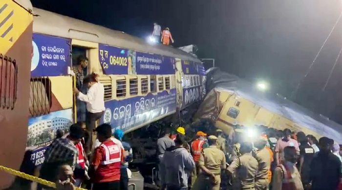 ভারতে ট্রেন দুর্ঘটনায় নিহত বেড়ে ১৩, আহত ৪০