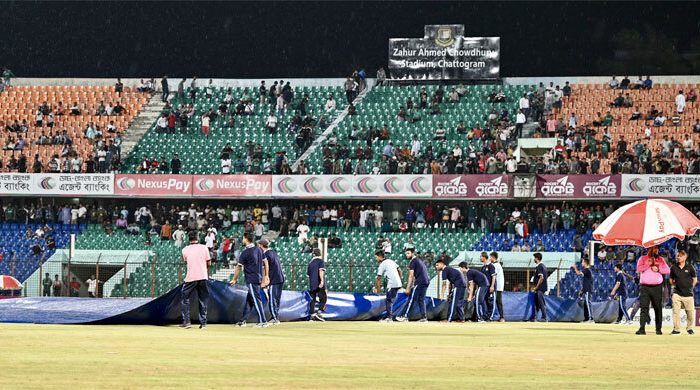 বৃষ্টিতে খেলা বন্ধ, আর শুরু না হলে হারবে বাংলাদেশ