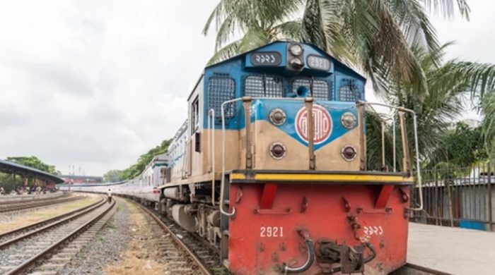 সবধরনের ট্রেন চলাচল অনির্দিষ্টকালের জন্য বন্ধ